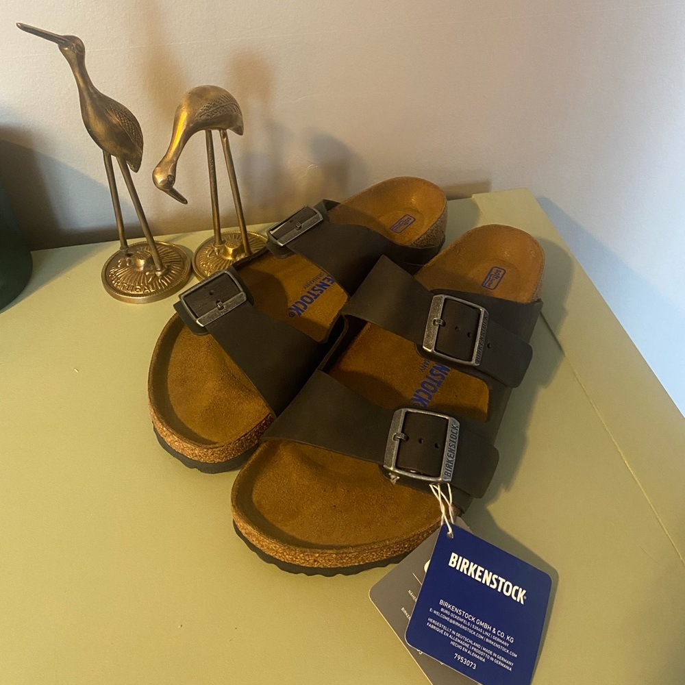 Black Leather Birkenstock Arizona - size 10 regular soft footbed